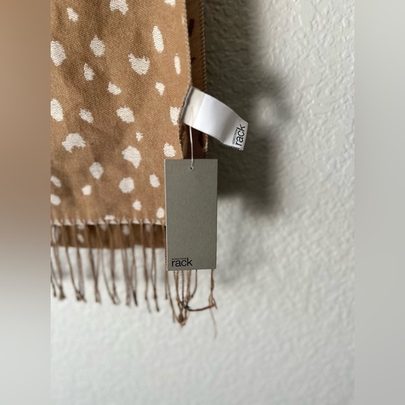 NWT Nordstrom Rack Brown and White Scarf with Tassels - Picture 4 of 4